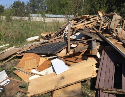 Meble rozłożone do wywiezienia