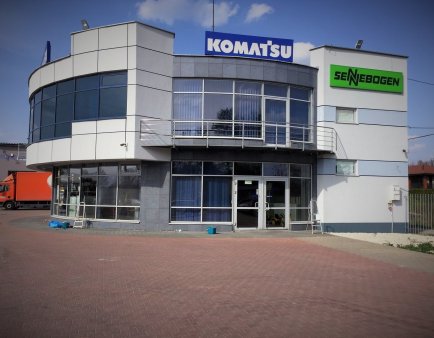 Mycie okien w Komatsu-Poland