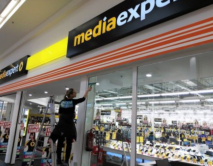 Mycie witryn sklepowych MediaExpert Warszawa