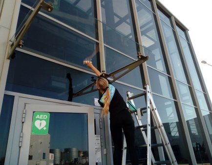 pracownica firmy CityClean24