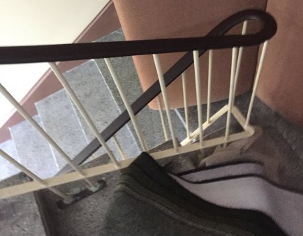 Wynoszenie wersalki z mieszkania