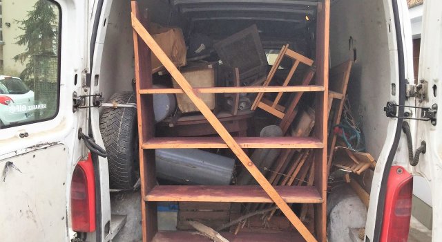 Opróżnianie garażu wywóz starych mebli Warszawa