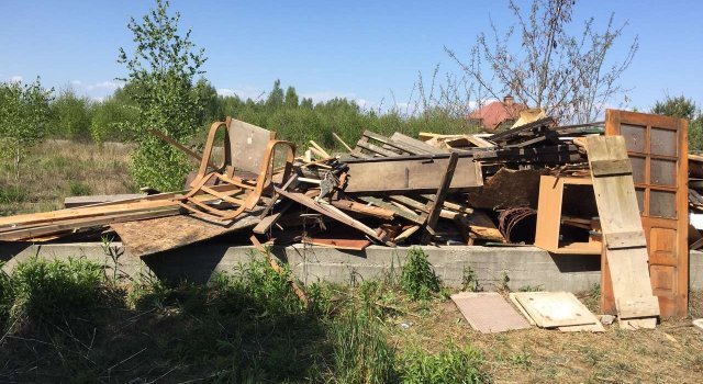 Oczyszczanie działki budowlanej z gabarytów w Warszawie