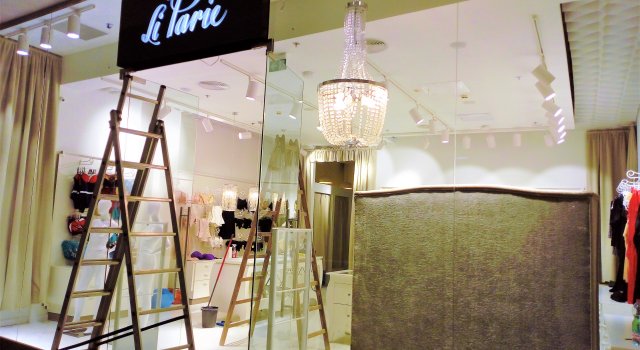 Mycie witryn sklepowych Li Parie