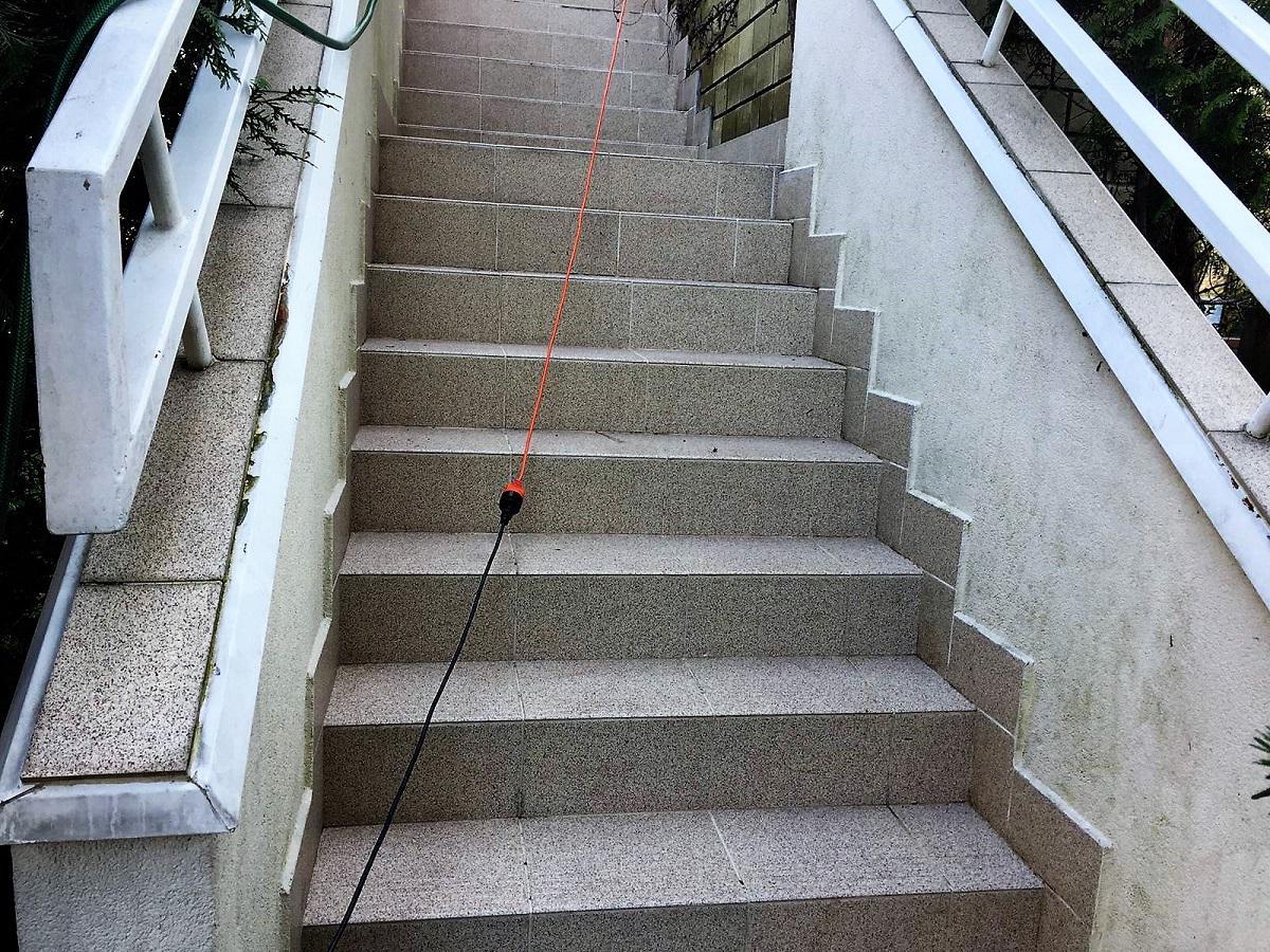 schody po czyszczeniu karcherem